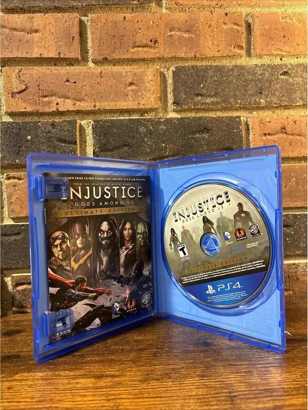 Injustice: Gods Among Us -- Ultimate Edition-PS4/ With Manual/Tested